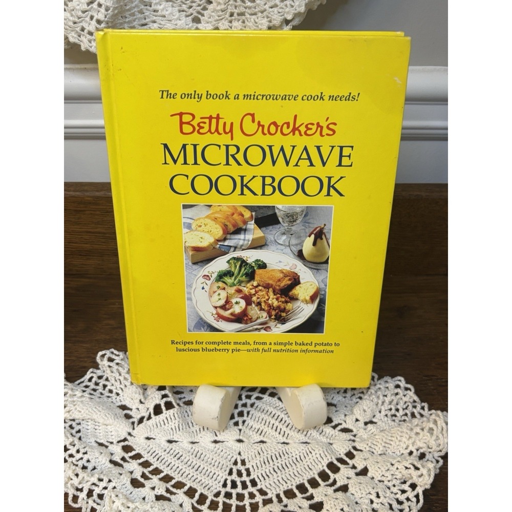 Betty Crocker's Microwave Cookbook‎ Hardcover VTG 1982